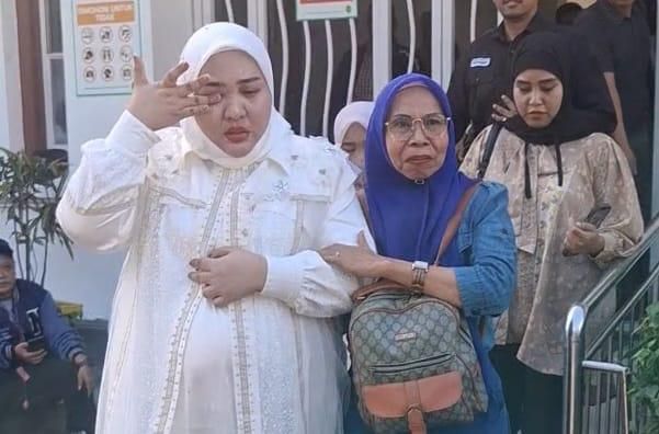 Tangis Ratu Emas Mira Hayati usai Divonis 10 Bulan Penjara