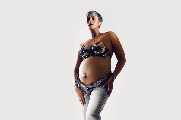 7 Pemotretan Maternity Kehamilan Ketiga Kimmy Jayanti, Cool Abis!