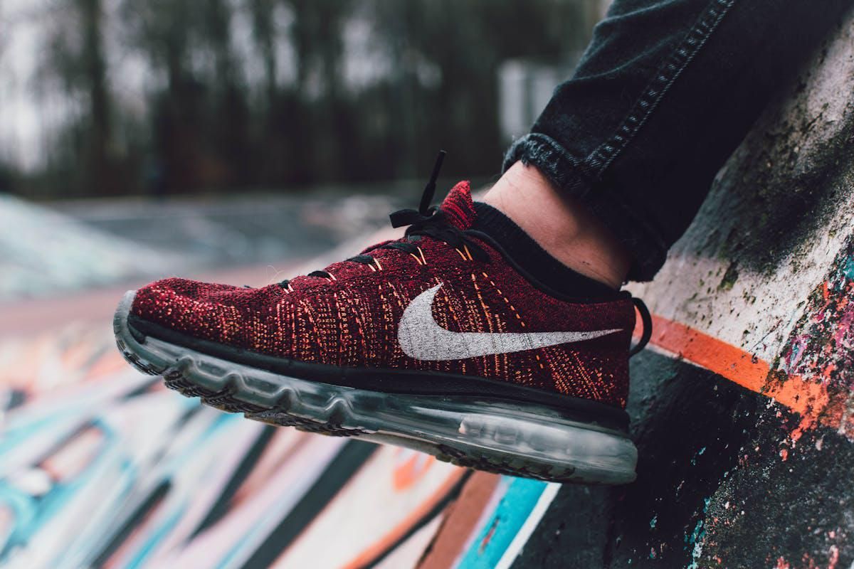 6 Cara Membersihkan Sepatu Berbahan Mesh agar Awet dan Bersih