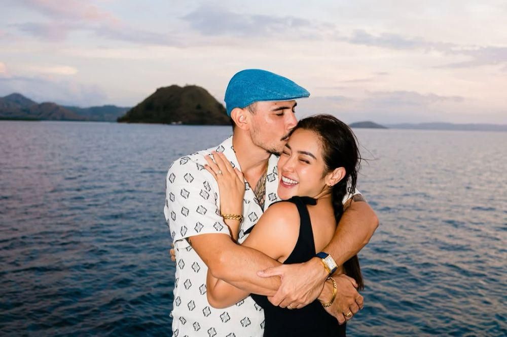 Hibur Anak, Jessica Iskandar dan Vincent Buat Pacu Jalur di Rumah