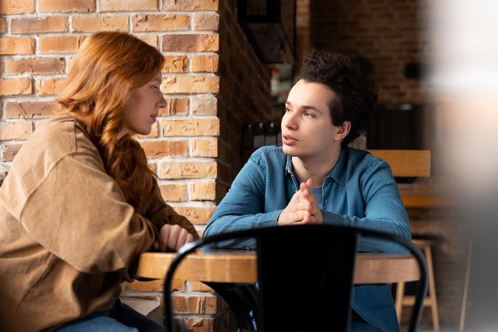 5 Zodiak yang Suka Membicarakan Mantan, Gagal Move On?