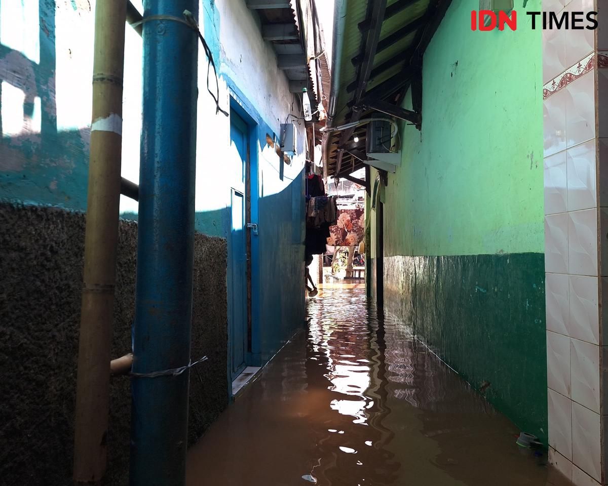 Cerita Warga Kampung Melayu yang Sudah Berteman dengan Banjir