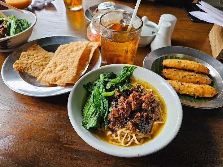 5 Tempat Makan Bakmi Ayam di Semarang yang Rasanya Sedap Abis