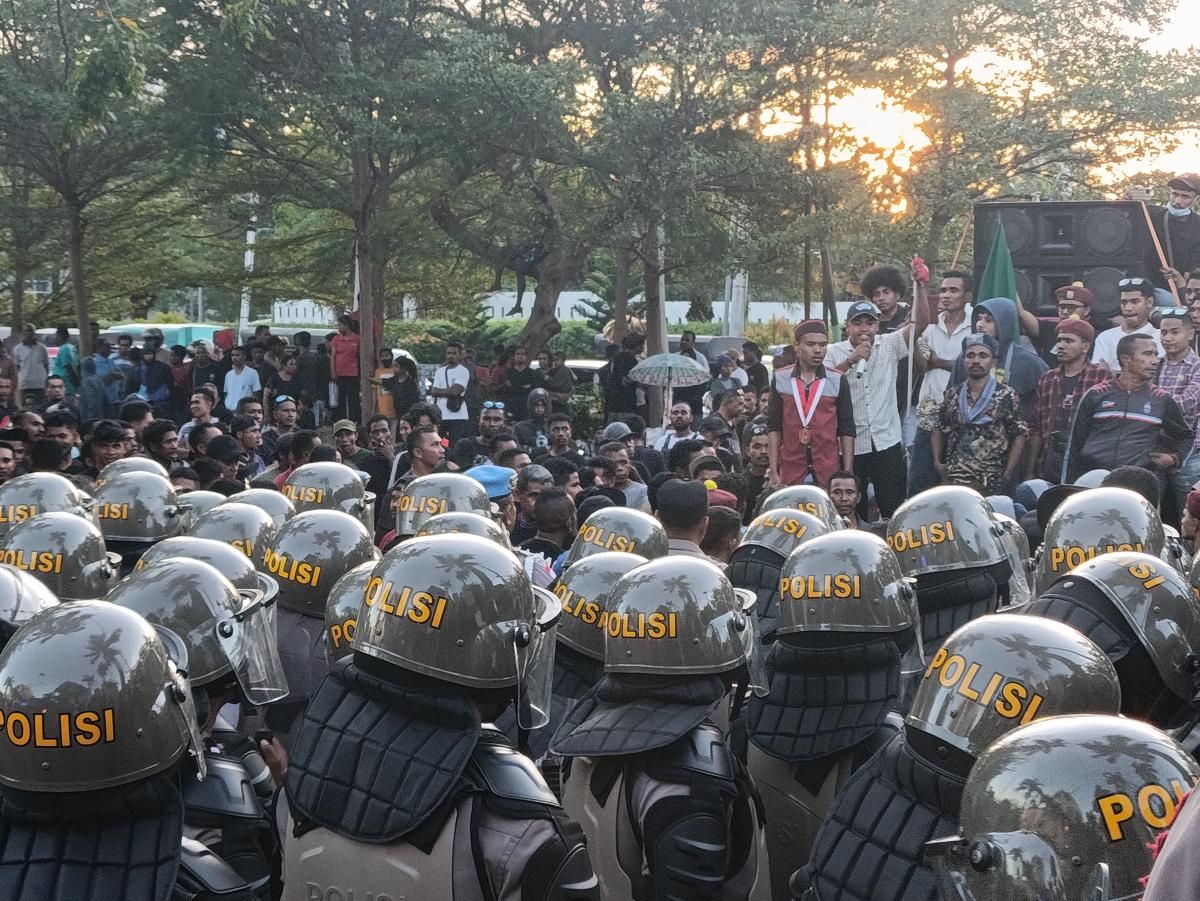 Wagub NTT Minta 3 Hari Kaji Tuntutan Demo Sopir Pikap