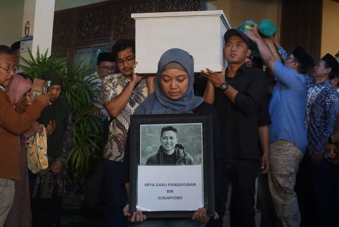 Arya Daru Diplomat Muda yang Meninggal di Jakarta Dimakamkan di Bantul