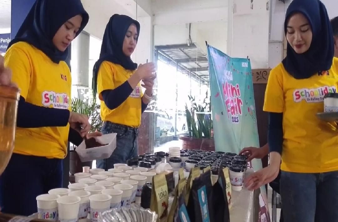 Wajah Baru Stasiun Purwokerto, 350 Cup Kopi Gratis Isi Liburan Sekolah