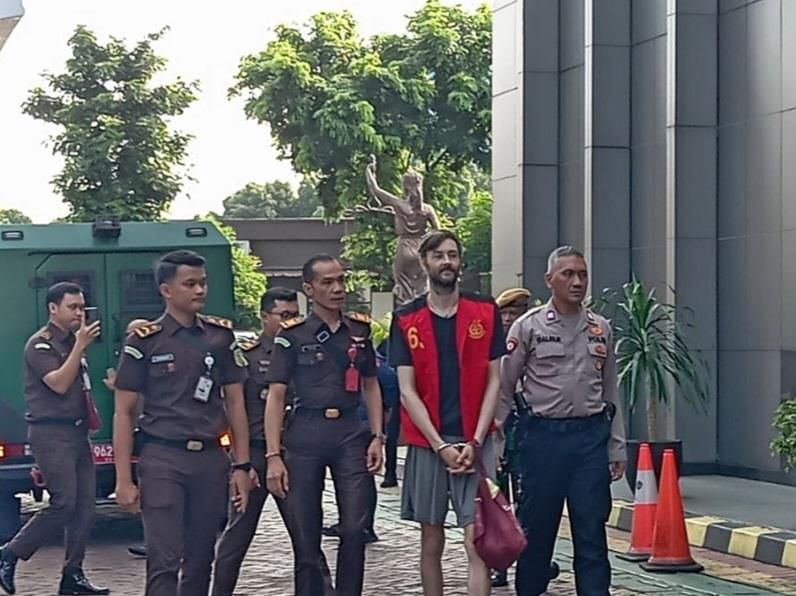 Alexander Vladimirovich Zverev, Ekstradisi Pertama Indonesia-Rusia