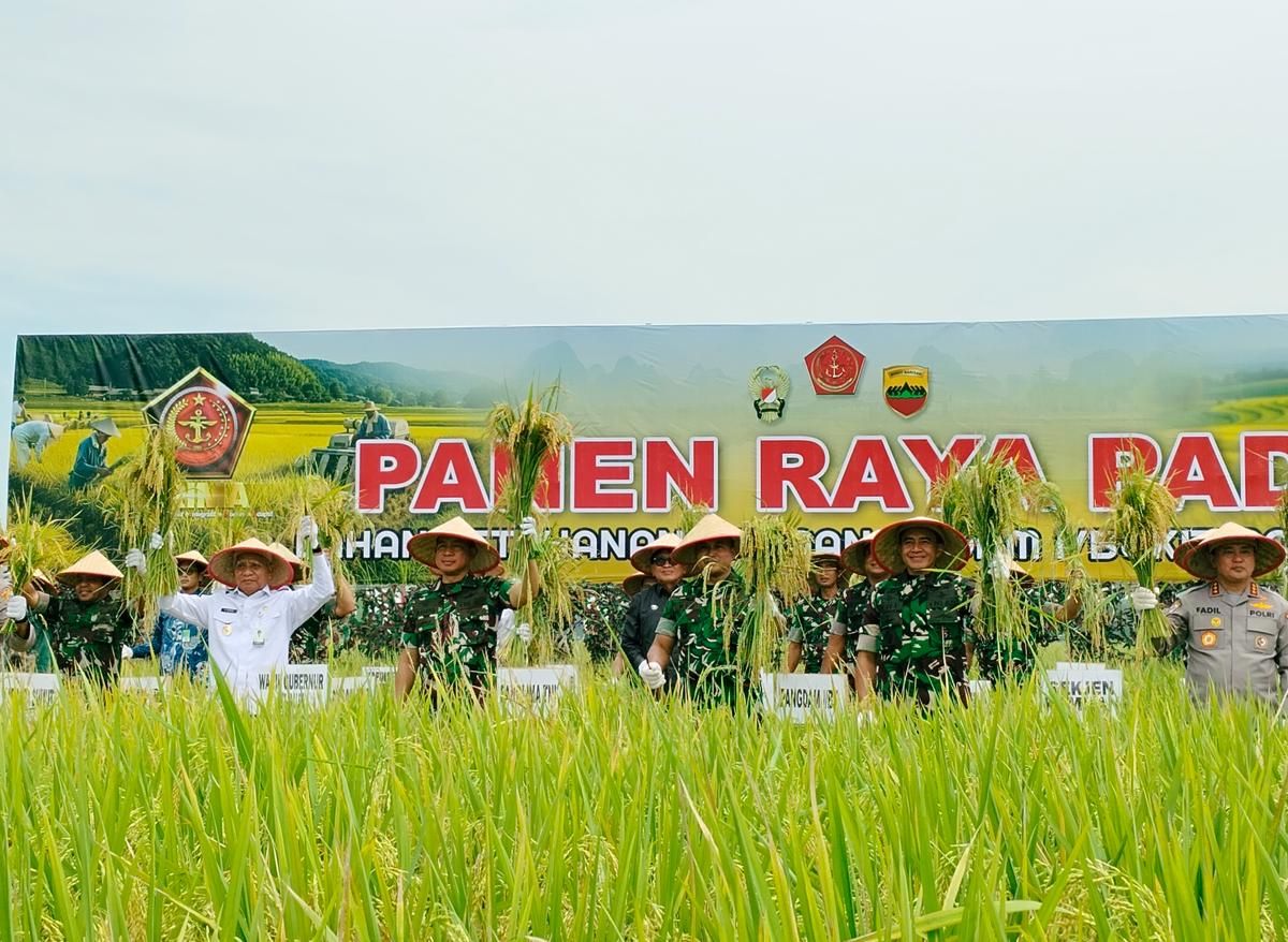 Panglima TNI ke Sumut, Serahkan 40 Ton Beras Panen Raya untuk MBG