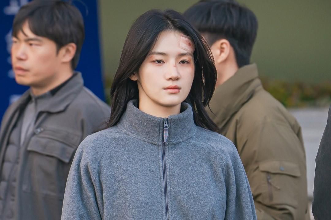 4 Hal yang Masih Jadi Misteri di Ending Hunter With A Scalpel