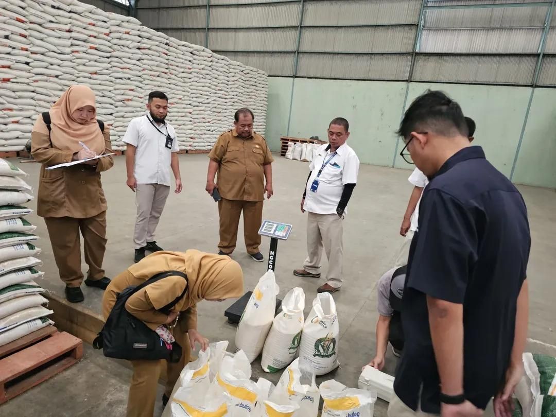 DKP Kota Tangerang Pastikan Beras Bantuan Pangan Bermutu Layak