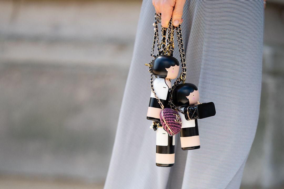 Deretan Tas Chanel Unik ala Street Style, Udah Punya Belum?