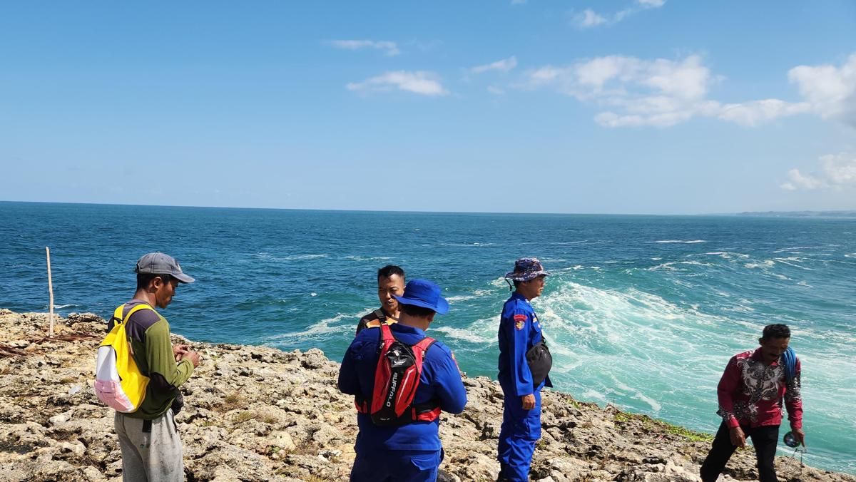 3 Pemancing Hanyut di Pantai Watulepek, 1 Tewas dan 1 Hilang
