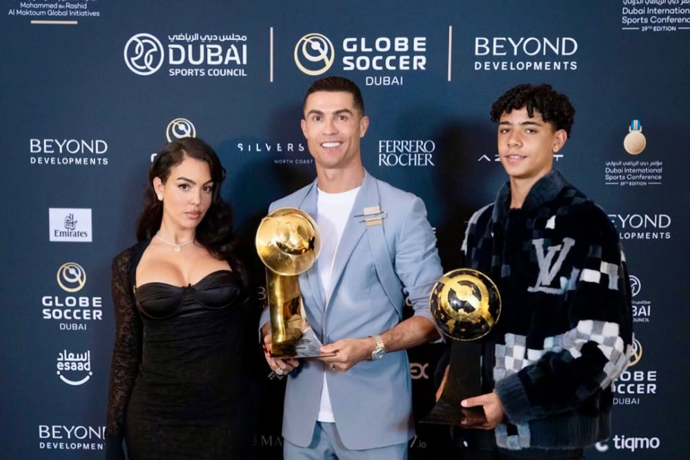 7 Pemain Bola yang Punya Anak Tanpa Ikatan Pernikahan