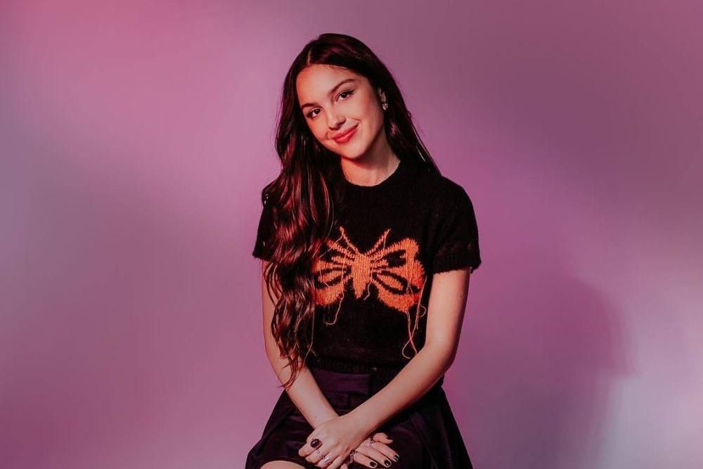 7 Fakta Keluarga Olivia Rodrigo, Punya Darah Campuran Asia-Eropa!