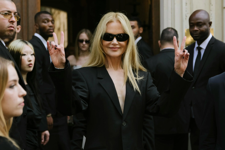 Deretan Gaya Seleb Hadiri Balenciaga Couture Fall/Winter 2025