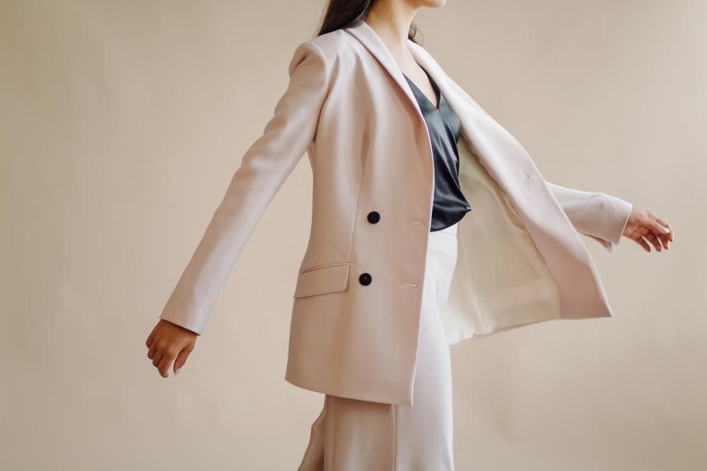 Mix and Match Baju Basic dengan Produk Lokal, Gaya Simpel Jadi Stylish!