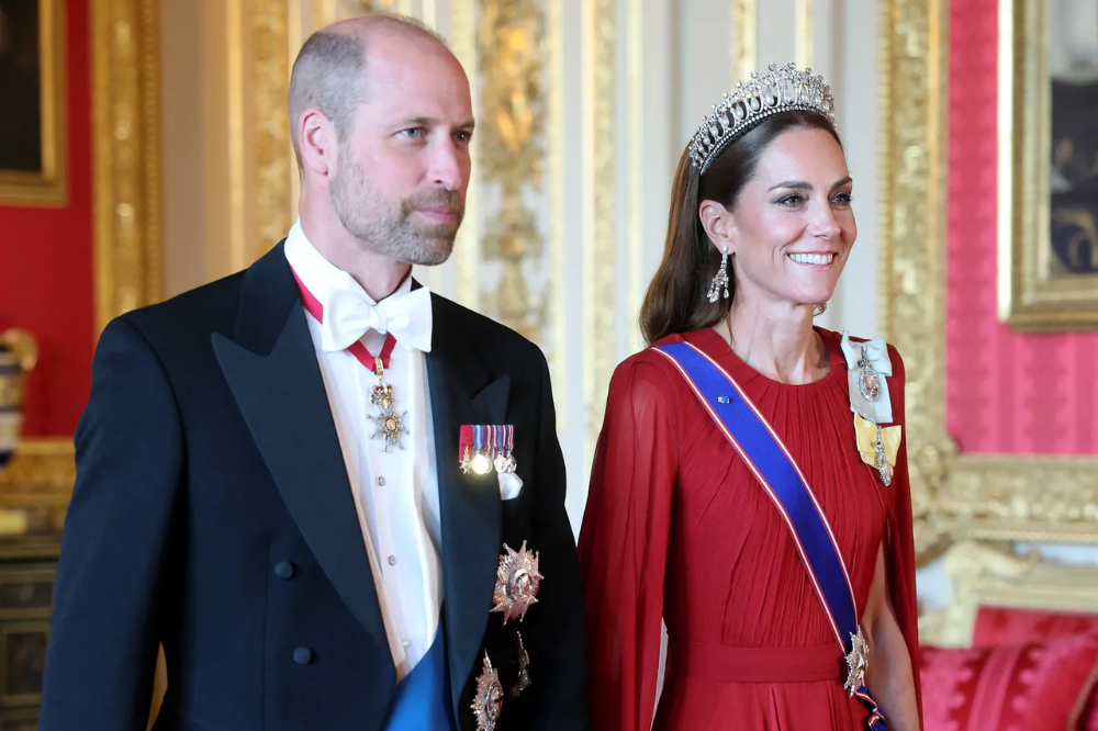 Penampilan Gaun Merah Menawan Kate Middleton di Kastil Windsor