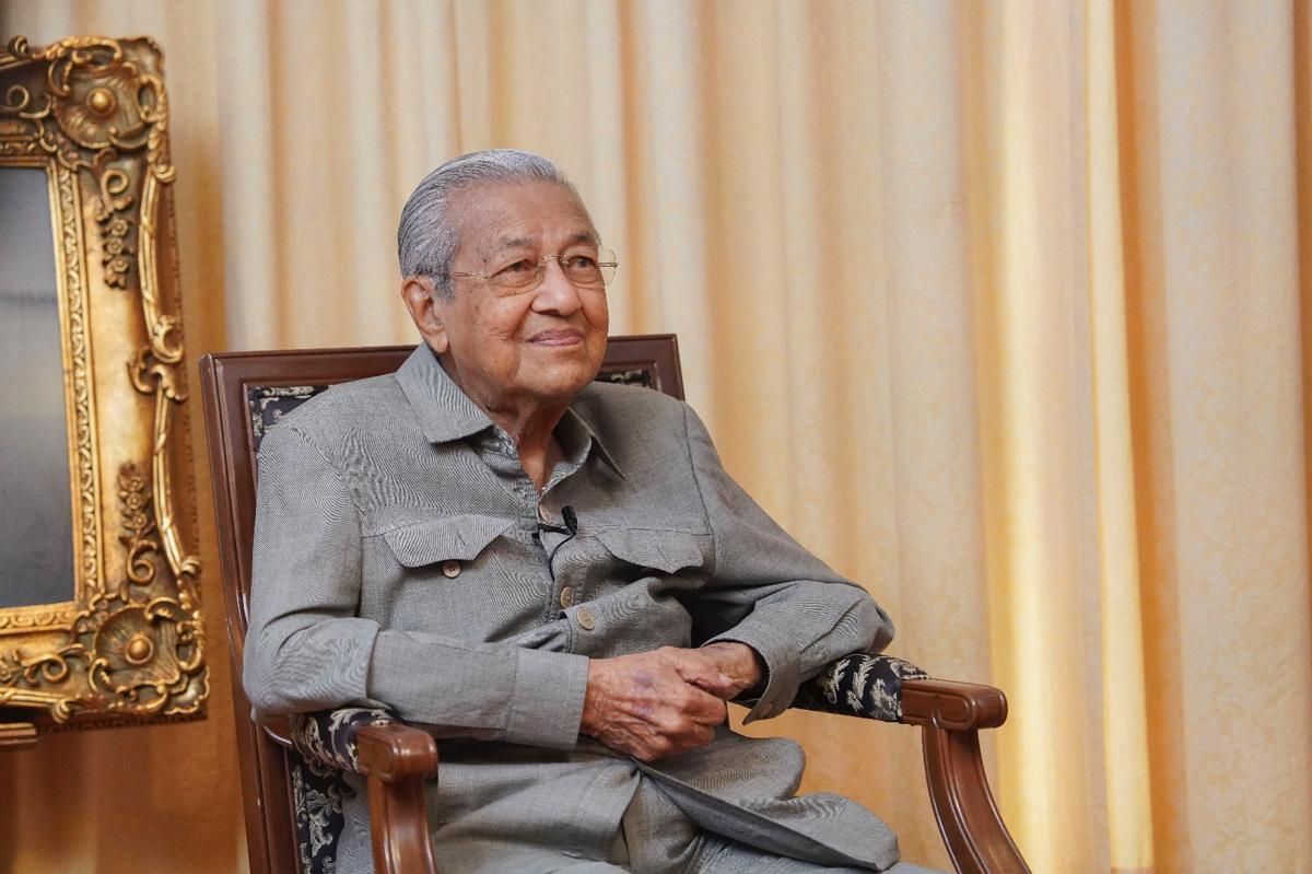 Mahathir Mohamad Dirawat Akibat Kelelahan Usai Rayakan Ultah ke-100