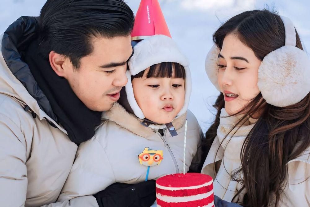 5 Fakta Ruce Nuenda 'Mama Ebra' dan Aryo Disa Putuskan Cerai