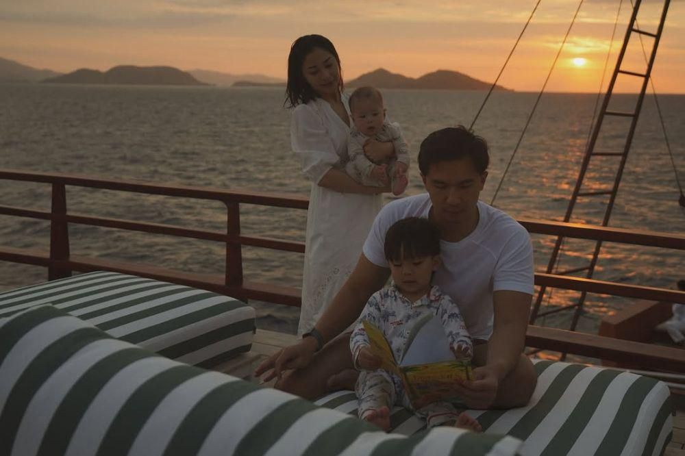 7 Foto Nael Anak Kedua Nikita Willy Liburan di Labuan Bajo, Gemas!