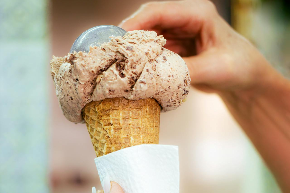 Resep Es Krim Pisang Cokelat Hazelnut, Lembut Banget, Tanpa Ribet!