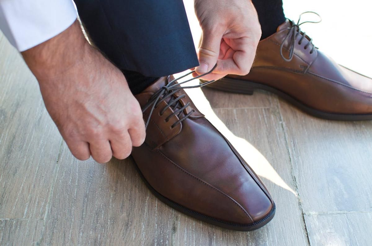 4 Rekomendasi Sepatu Kerja Cowok Bahan Kulit Sintetis, Cek Guys! 