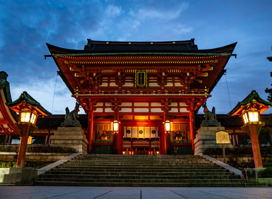 Fushimi Inari: Rute Torii Merah, Waktu Paling Sepi, Tips Berburu Foto