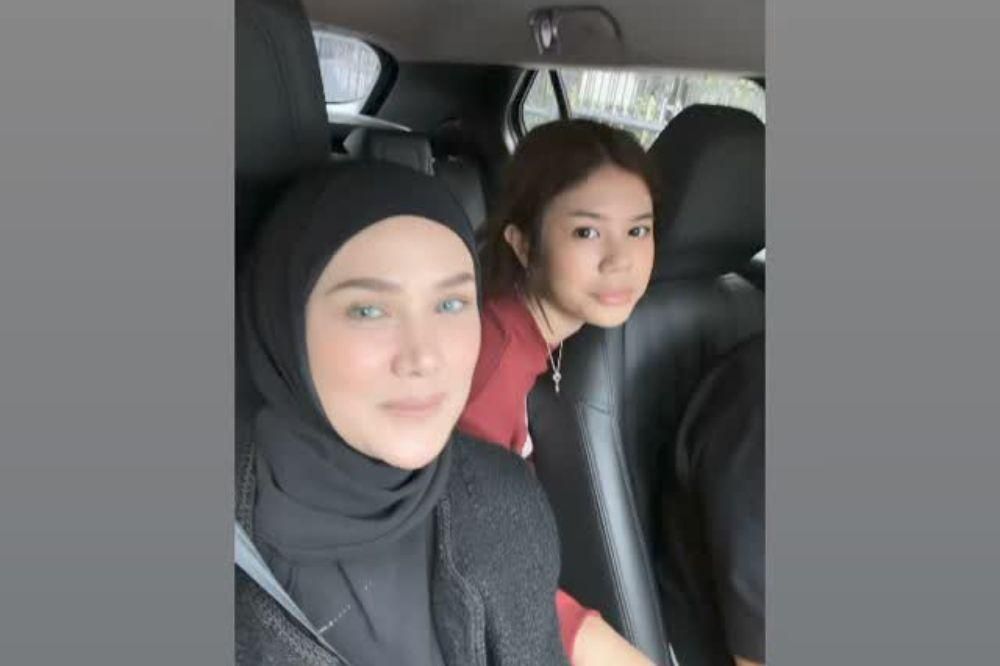 7 Foto Kompak Mulan Jameela dan Shafeea Ahmad, Mirip Pas Muda!