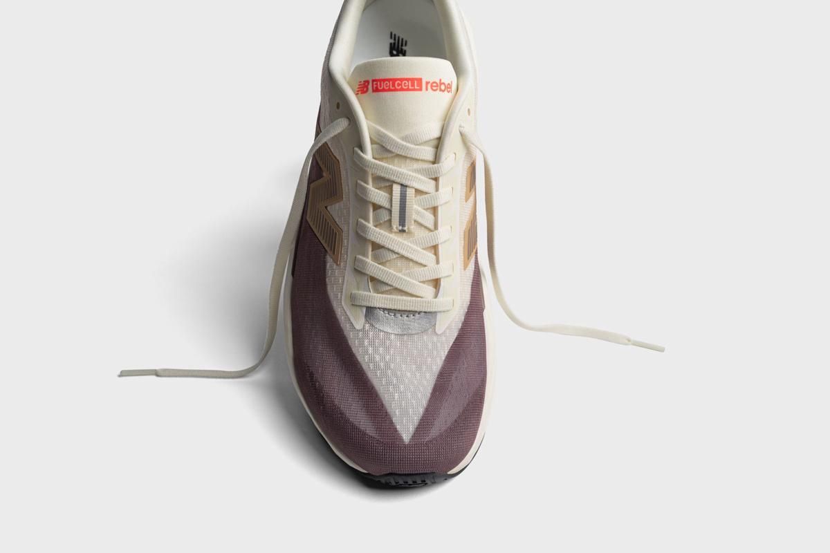 Harga dan Spesifikasi Sepatu Lari New Balance FuelCell Rebel v5