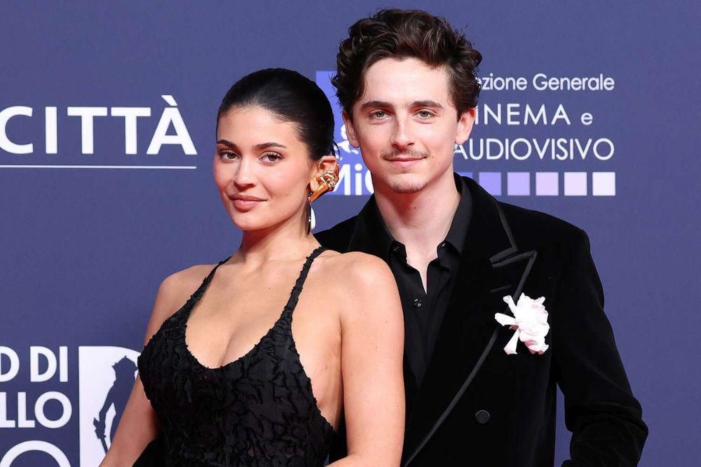 6 Perbandingan Keluarga Timothée Chalamet dan Kylie Jenner