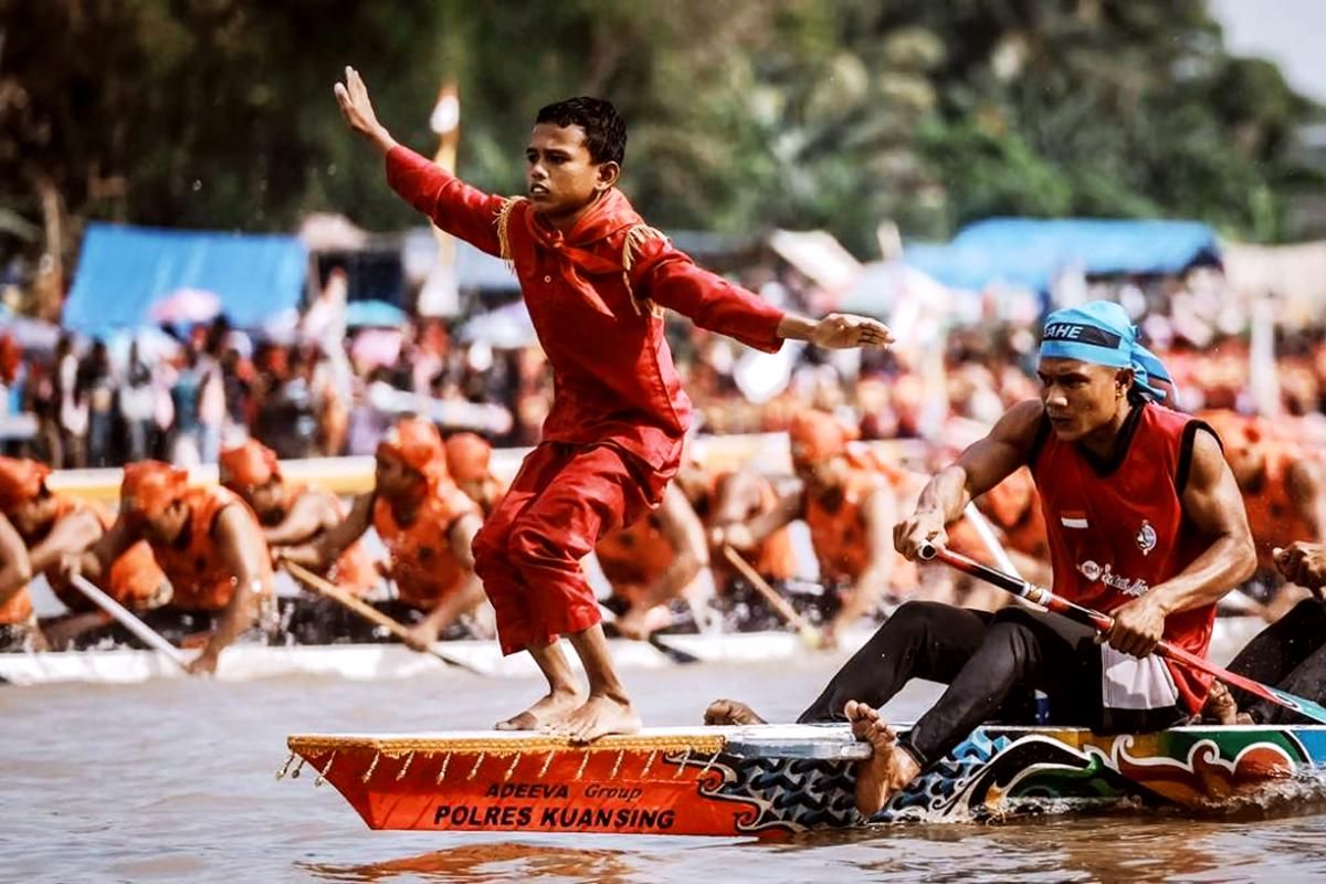 Mengenal Pacu Jalur, Lomba Dayung Tradisional asal Riau
