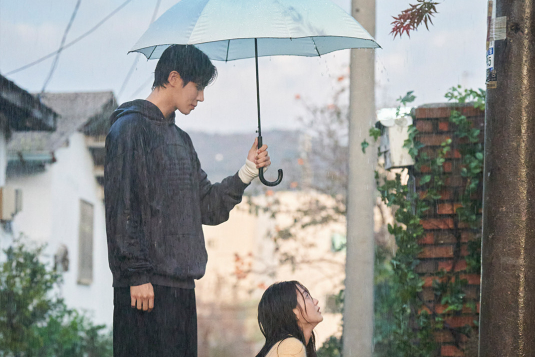 7 Alasan Bae Gyeon Woo Gak Bisa Benci Park Seong A di Head Over Heels