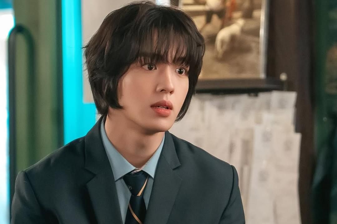 7 Alasan Lee Sa Rang Menyimpan Ponsel Shi Eun di Drakor Bitch X Rich 2
