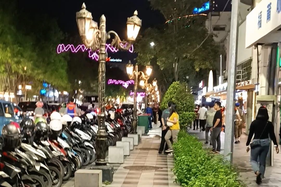 Bikin Macet, Parkir Tepi Jalan Tunjungan akan Ditiadakan
