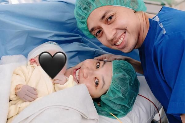 Ribka Sugiarto Melahirkan Anak Pertama, Wajahnya Masih Dirahasiakan