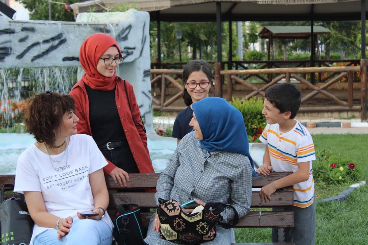 6 Ciri Saudara yang Gak Usah Didekati, Jaga Jarak daripada Makan Hati
