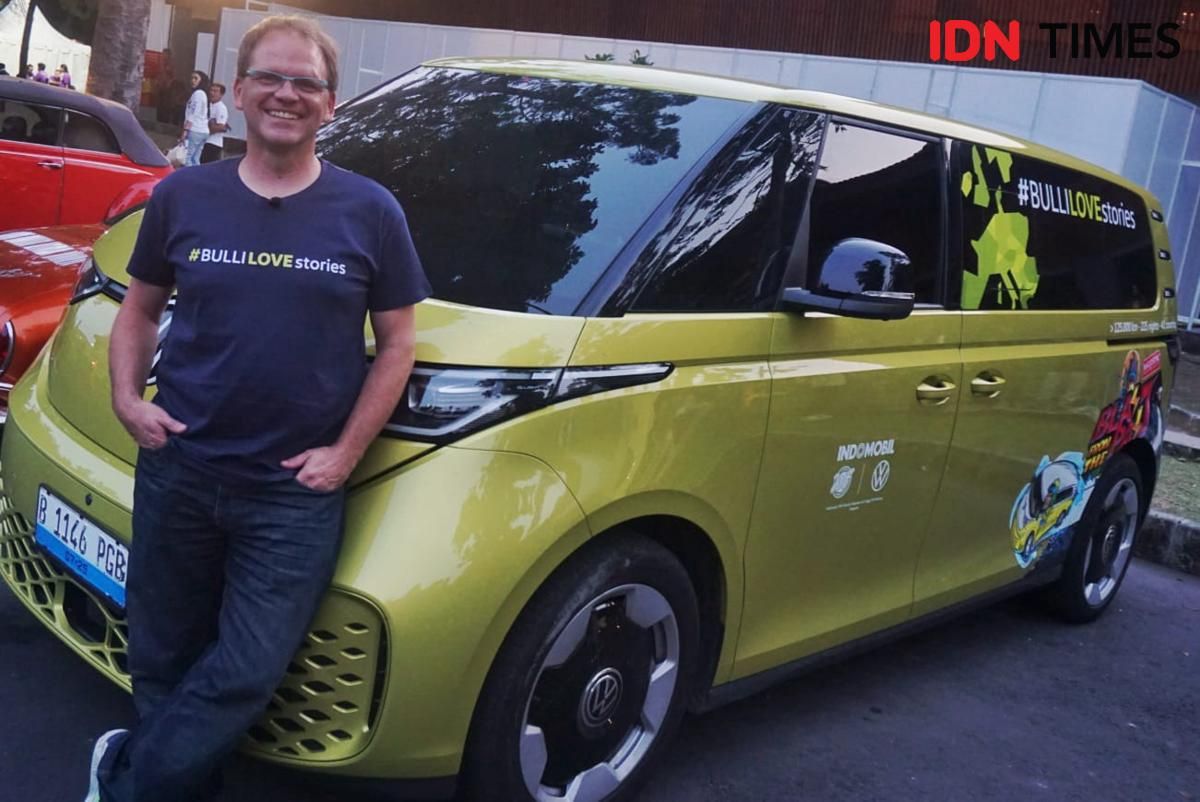 Kisah Schlüter, Kendarai VW ID. Buzz Menjelajah 41 Negara hingga Jogja