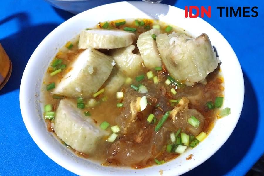 Potret lontong kikil khas Surabaya (IDN Times/Fasrinisyah Suryaningtyas)