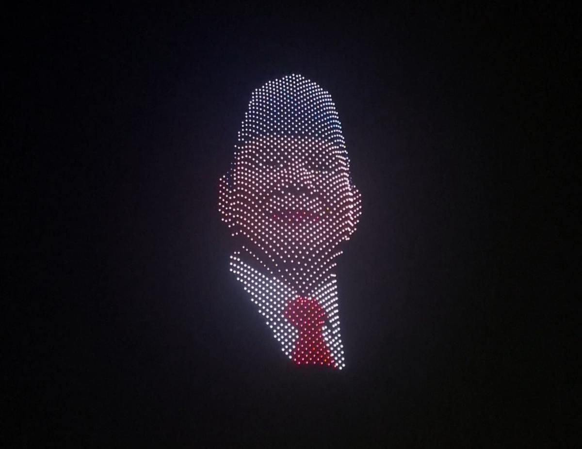 Aksi Drone 3D Wajah Prabowo Tutup Piala Presiden 2025