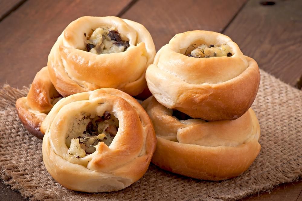 8 Isian Roti Unyil Homemade Asin, Makin Puas Makannya!
