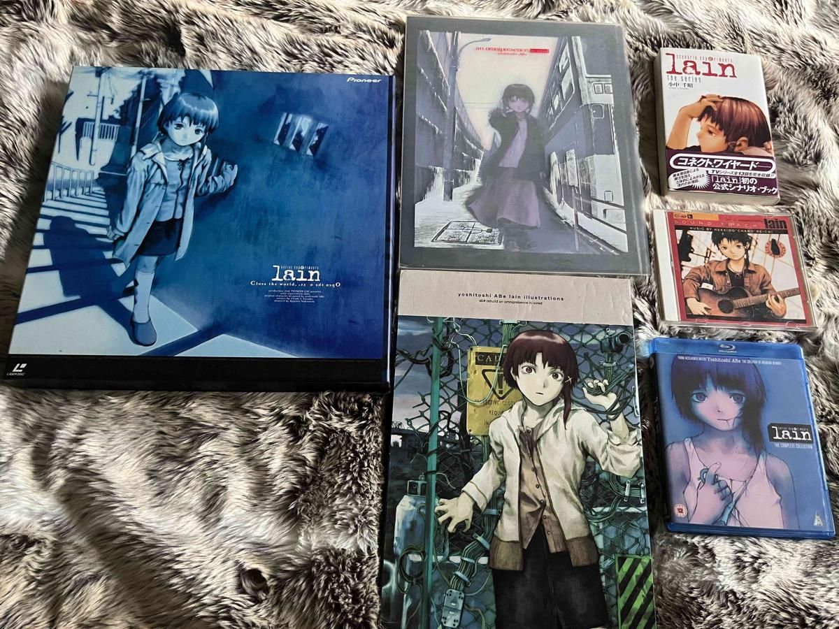 7 Koleksi Serial Experiments Lain, Seri Horor Psikologis yang Seram!