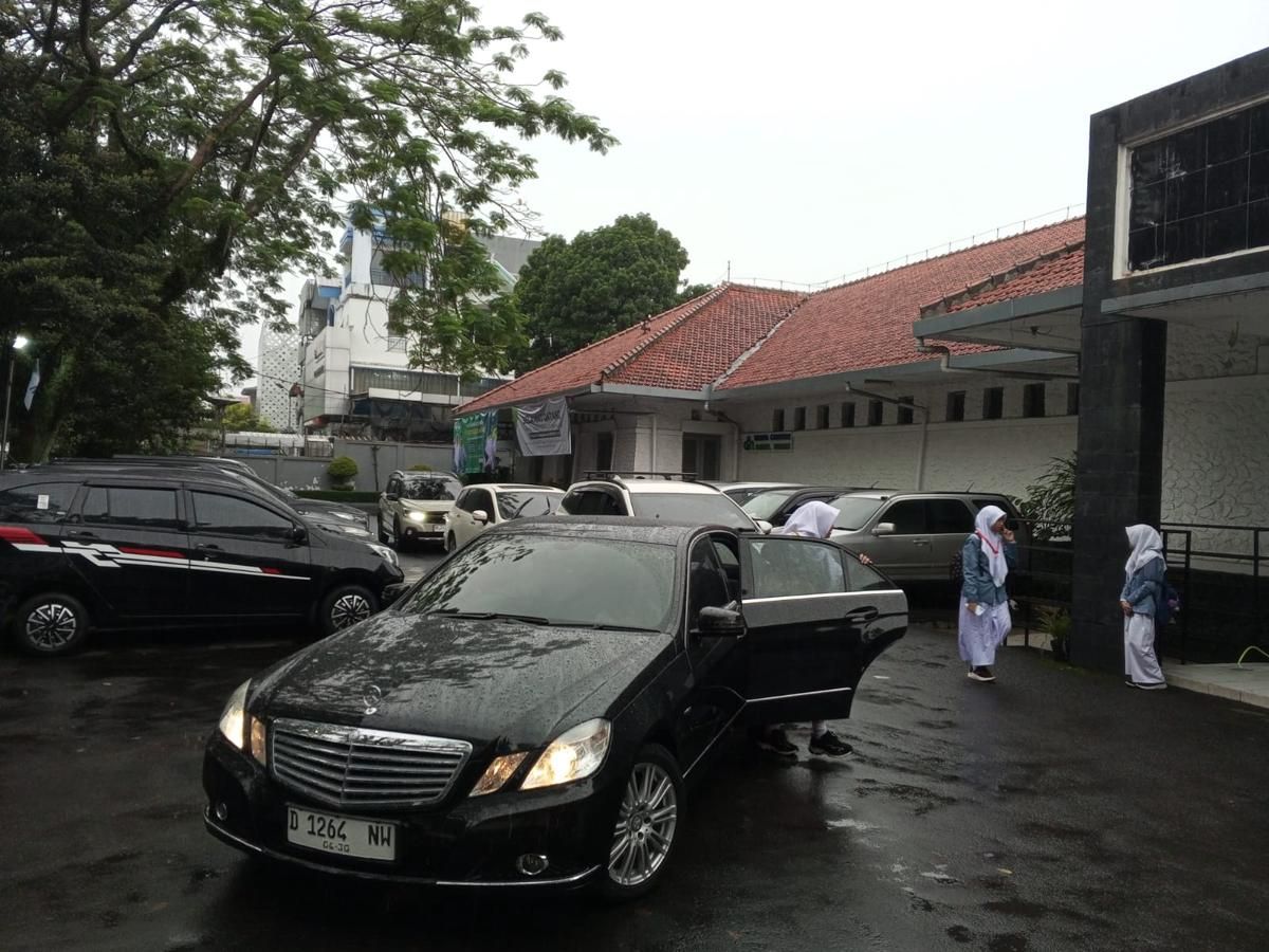 MPLS di Bandung, Ketar-ketir Orang Tua Antar Anak Sekolah Lebih Pagi