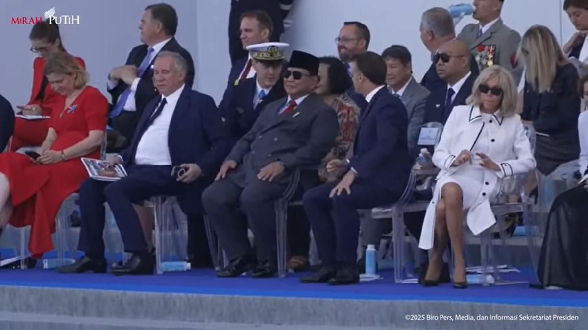 Momen Akrab Prabowo dan Macron Tertawa Bersama di Parade Bastille Day