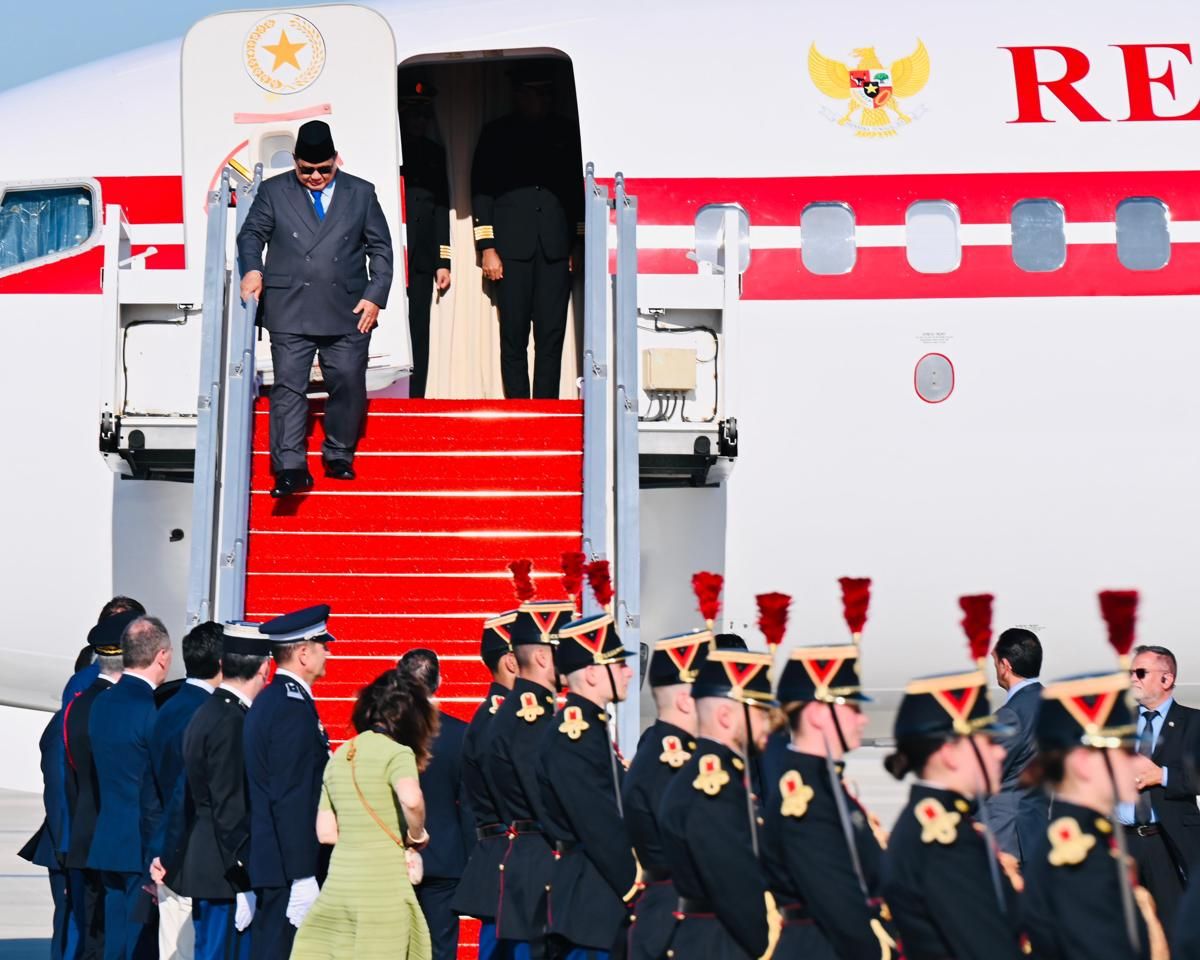 Momen Penyambutan Ketibaan Prabowo di Paris Jelang Bastille Day