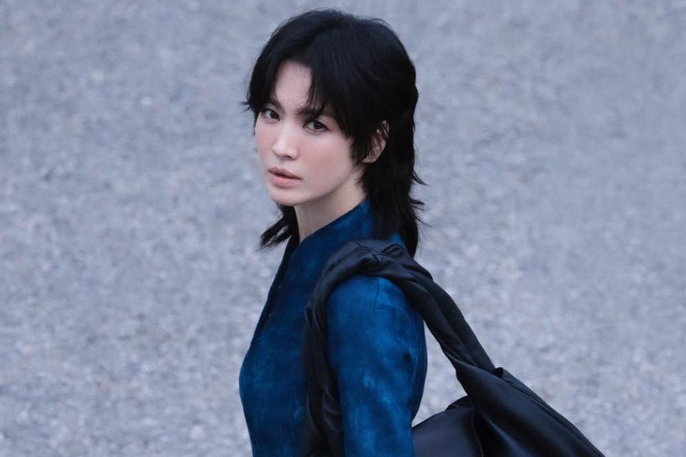 Penampilan Song Hye Kyo dengan Wolf Cut Hair, Lebih Fresh!