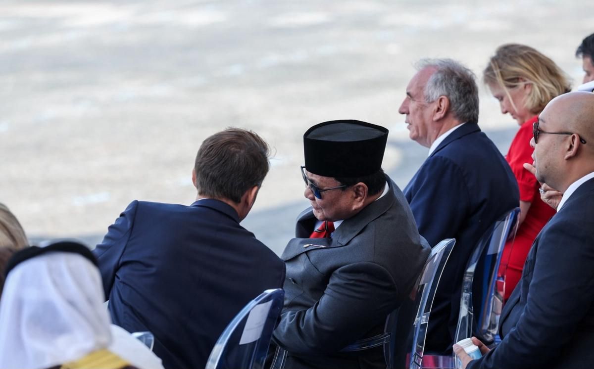Momen Hangat di Bastille Day, Prabowo Duduk Samping Macron
