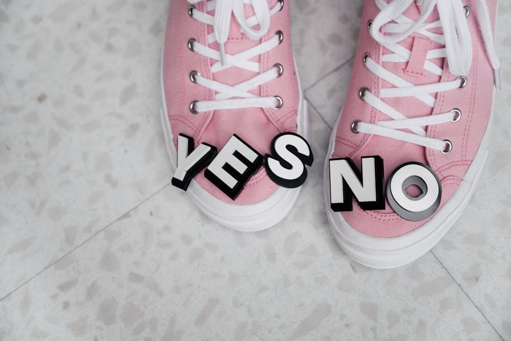 13 Merek Sepatu Anak Perempuan Terbaik 2025, Nyaman untuk ke Sekolah
