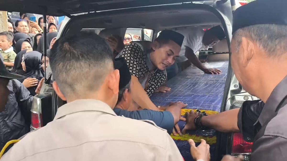 Tangis Haru Sambut Jenazah Tukang Ojek Asal Gowa Dibunuh di Papua