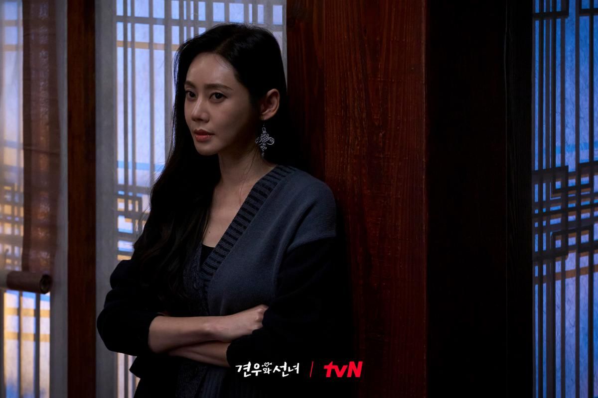 7 Sisi Menyedihkan Yeom Hwa di Drakor Head Over Heels