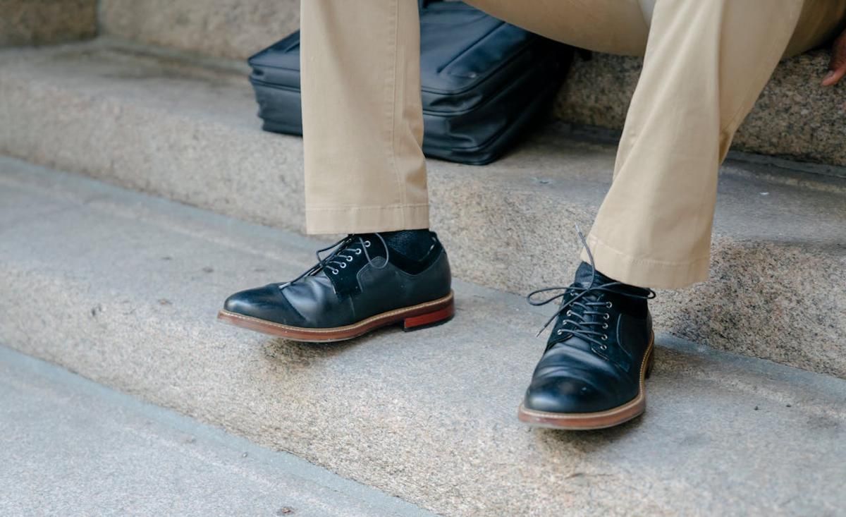 5 Tips Memilih Sepatu Kerja untuk Cowok, Tampil Lebih Elegan!